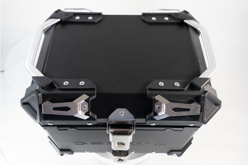 Top Case UNIVERSEL - 45 L - Aluminium Noir avec dosseret