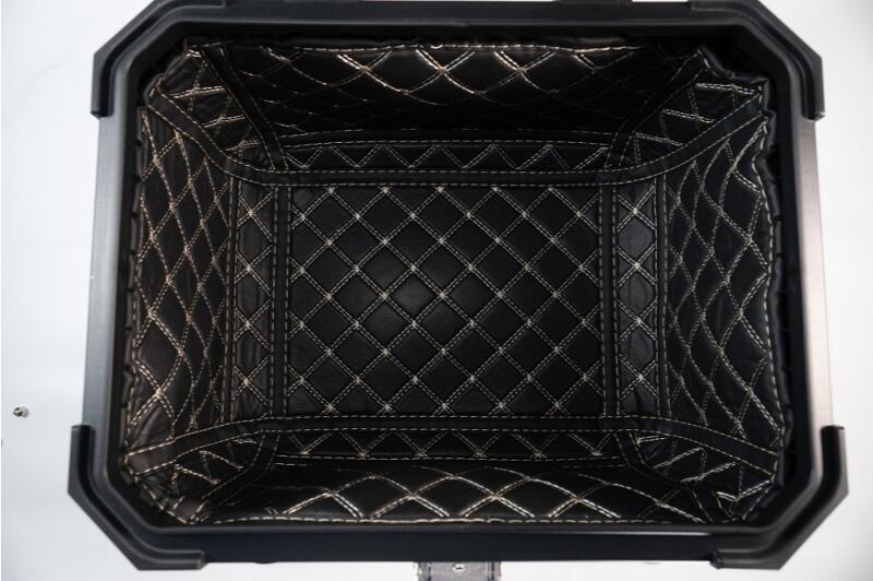 Top Case UNIVERSEL - 45 L - Aluminium Noir avec dosseret